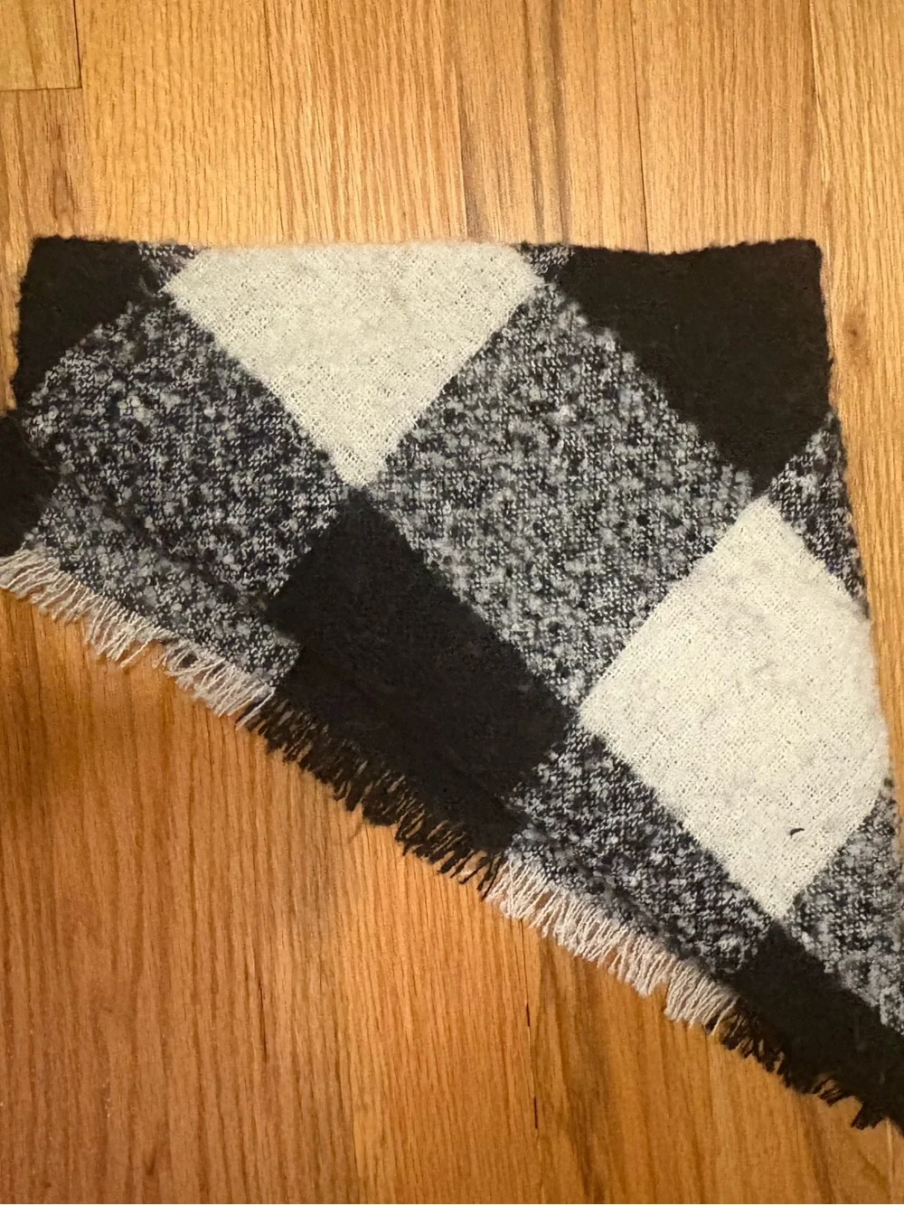 Pretty black & white scarf